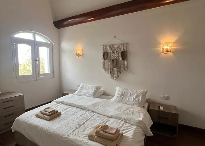 Cozy In El Kafr Downtown 2br & Roof *