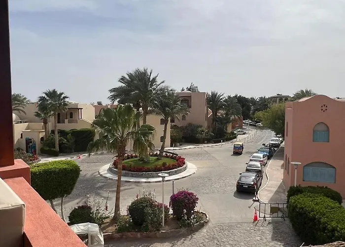 Cozy In El Kafr Downtown 2br & Roof شقة الغردقة