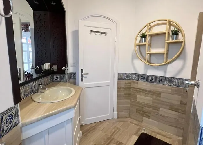 Cozy In El Kafr Downtown 2br & Roof *