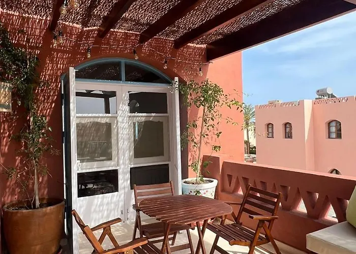 Cozy In El Kafr Downtown 2br & Roof شقة الغردقة